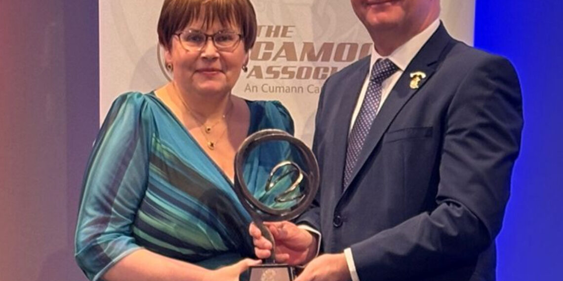 Decades of dedication recognised as Linda Kenny receives the Síghle Nic an Ultaigh award
